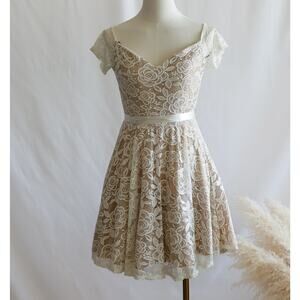 FOREVER 21 Lace babydoll dress size L NWT